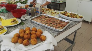 In cucina la preparazione dei piatti tipici siciliani